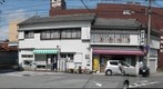 玉吉餅店（車が予想以上に多い）