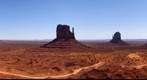Monument_Valley-Pano_from_visitor_center