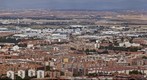 Alcalá de Henares, al fondo Madrid y la sierra.