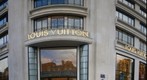 Louis Vuitton on l'Avenue des Champs-Élysées