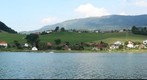 Pont-la-Ville depuis le Lac de la Gruyère (Suisse)