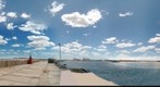Dos ciudades: Necochea y Quequén. Vista desde La escollera sur de Necochea. Rio y Mar