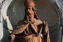 statue