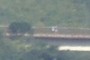 Pessoas sobre a ponte ferrea