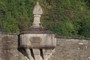 statue
